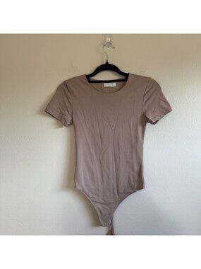 Aritzia Babaton Contour Crew Neck Short Sleeve Bodysuit Taupe Beige Small